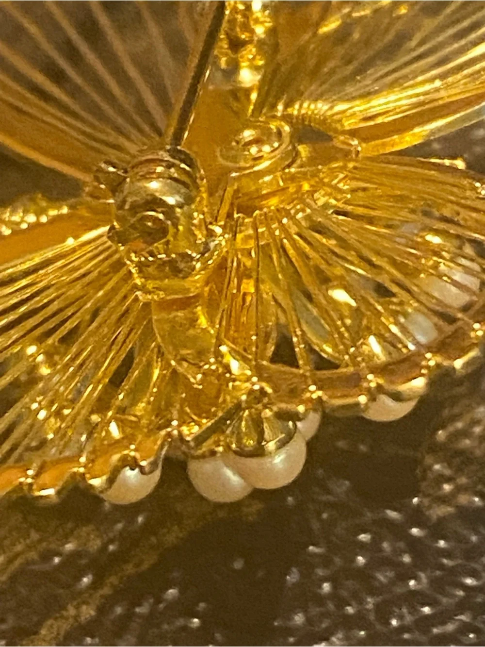 Vintage Gold Tone 3D Wirework Butterfly Brooch with Faux Pearl Cluster Burst